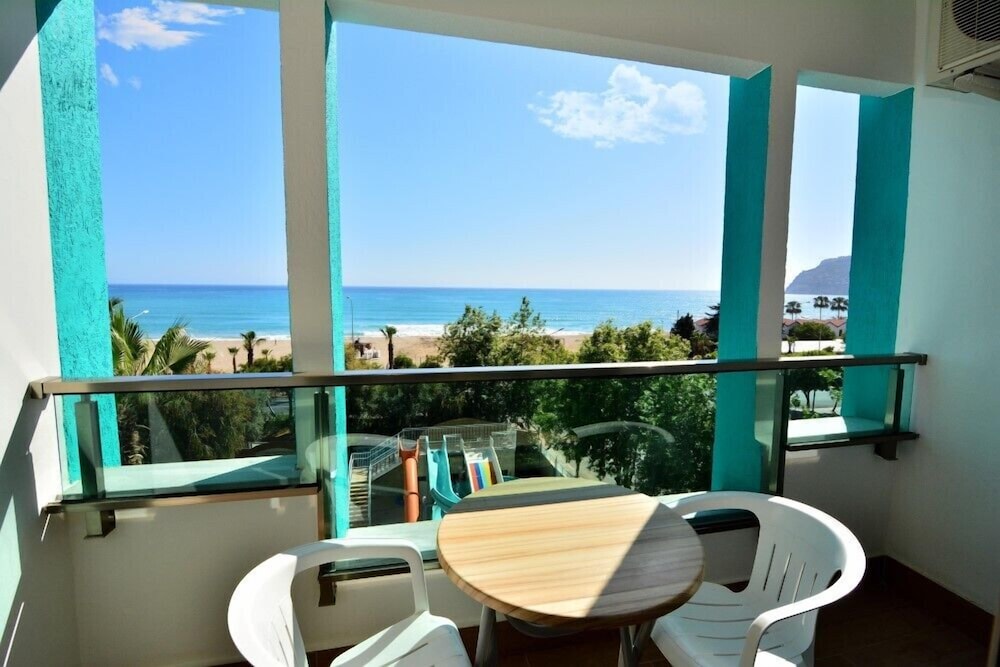 Ananas Hotel 25/33