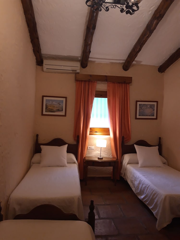 Hotel Hospederia Las Buitreras 24/70