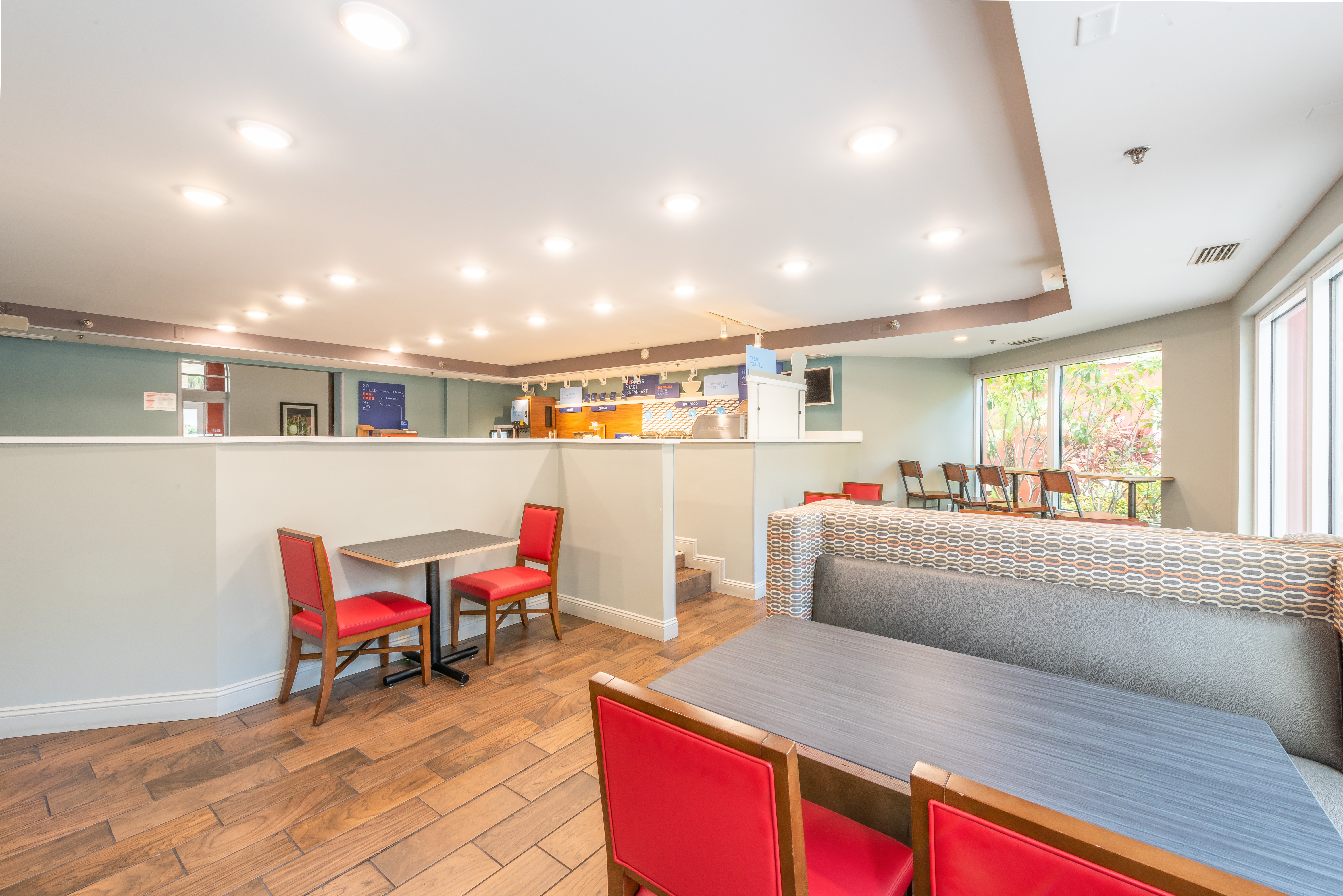 Holiday Inn Express & Suites Bradenton West, an IHG Hotel 49/69