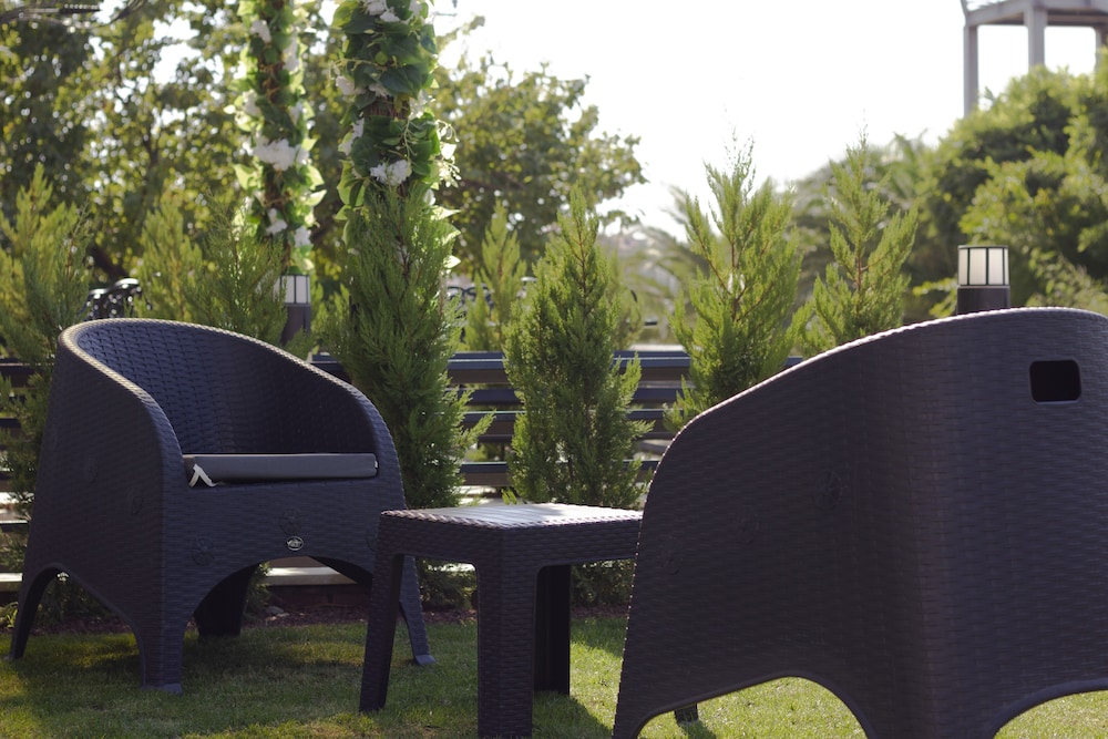 Lopera Deluxe Hotel 35/41