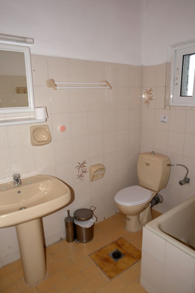 CHANDRIS APARTMENTS 26/71