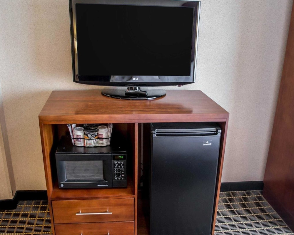 Comfort Suites Southwest 25/45