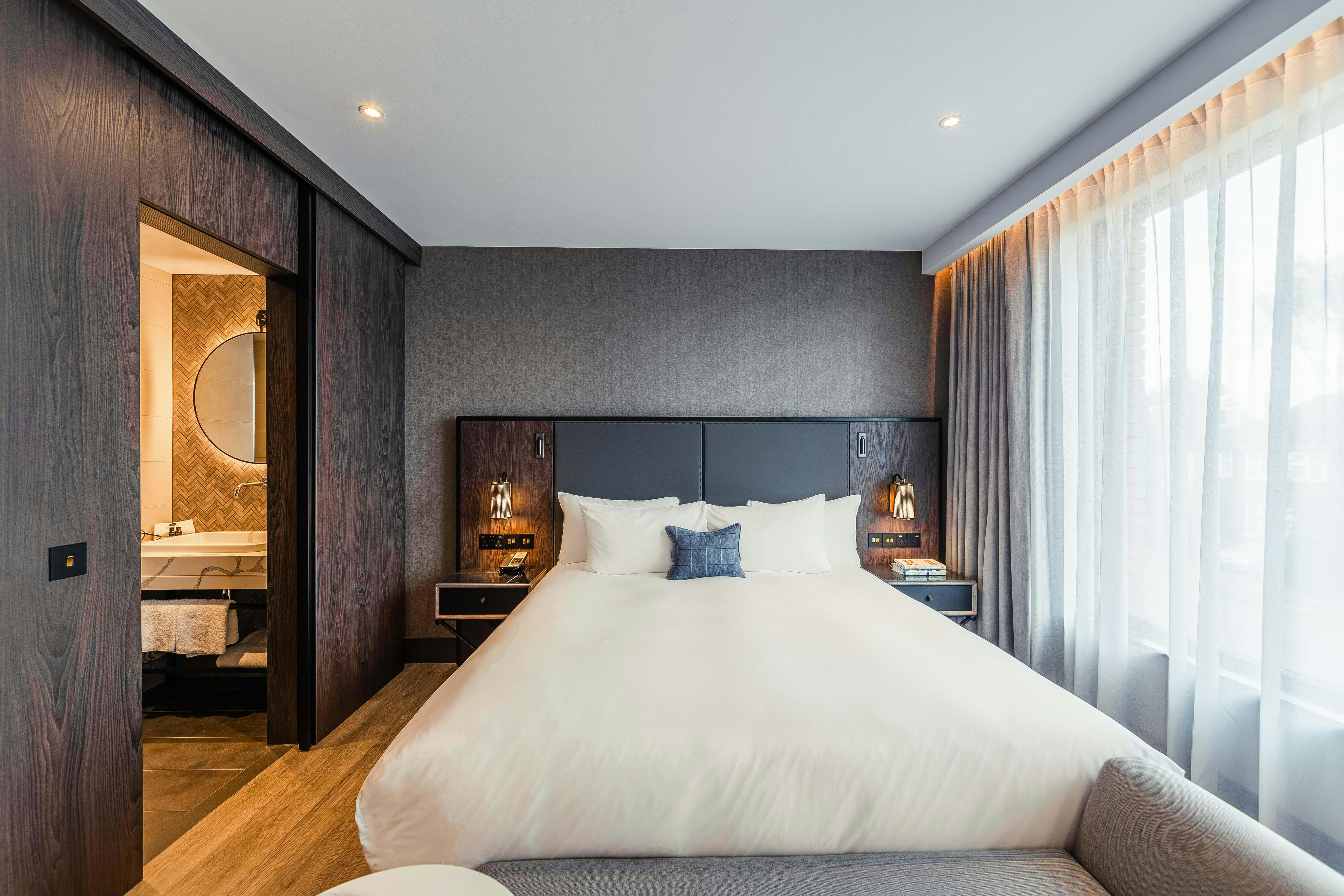 DARWIN, STUDIO, KING BED
