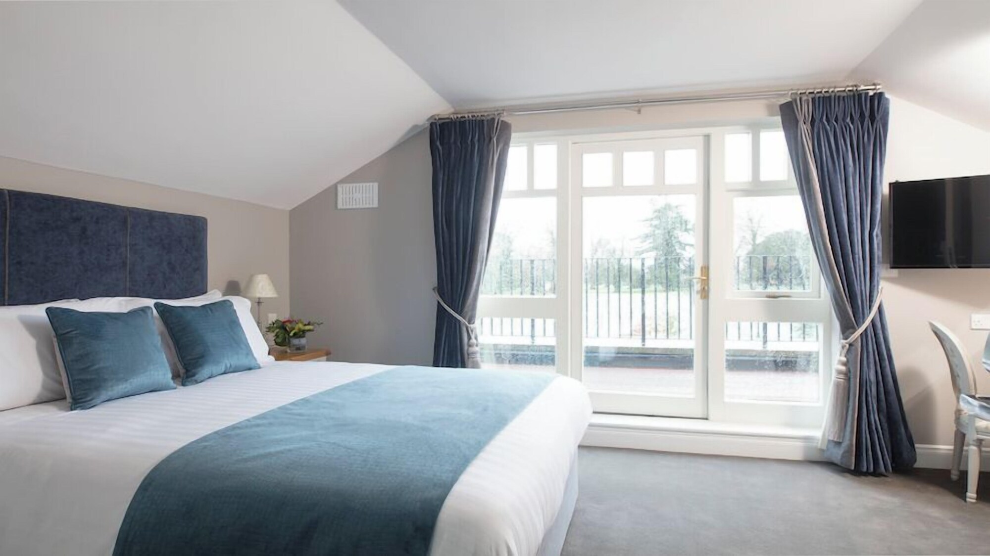 Lodge, Double Bed