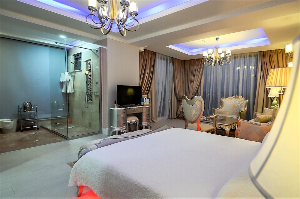 Phoenicia Royal 12/50