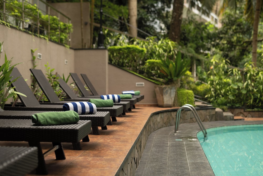 Oak Ray Serene Garden Hotel 60/64