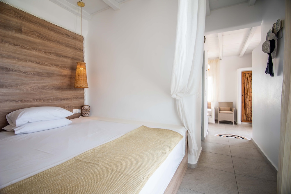 Niki Savvas Studios And Suites 30/73