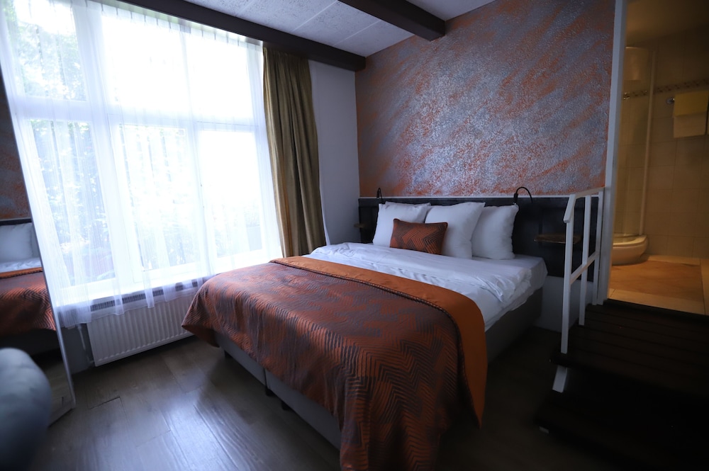 Hotel Jupiter 48/78
