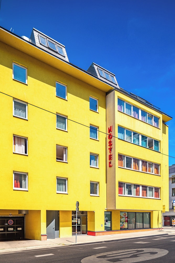 A T Holiday Hostel Wien 4/77