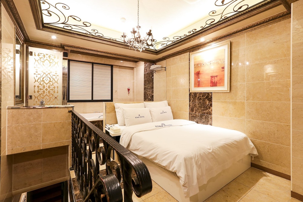 Koam Tourist Hotel 12/50
