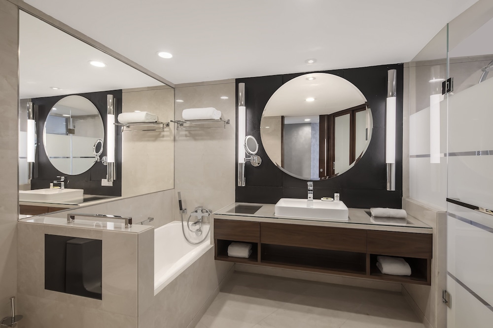 Intercontinental Shanghai Pudong 64/78