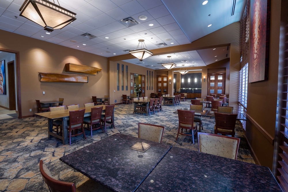 DoubleTree by Hilton Hotel Bay City - Riverfront 56/81