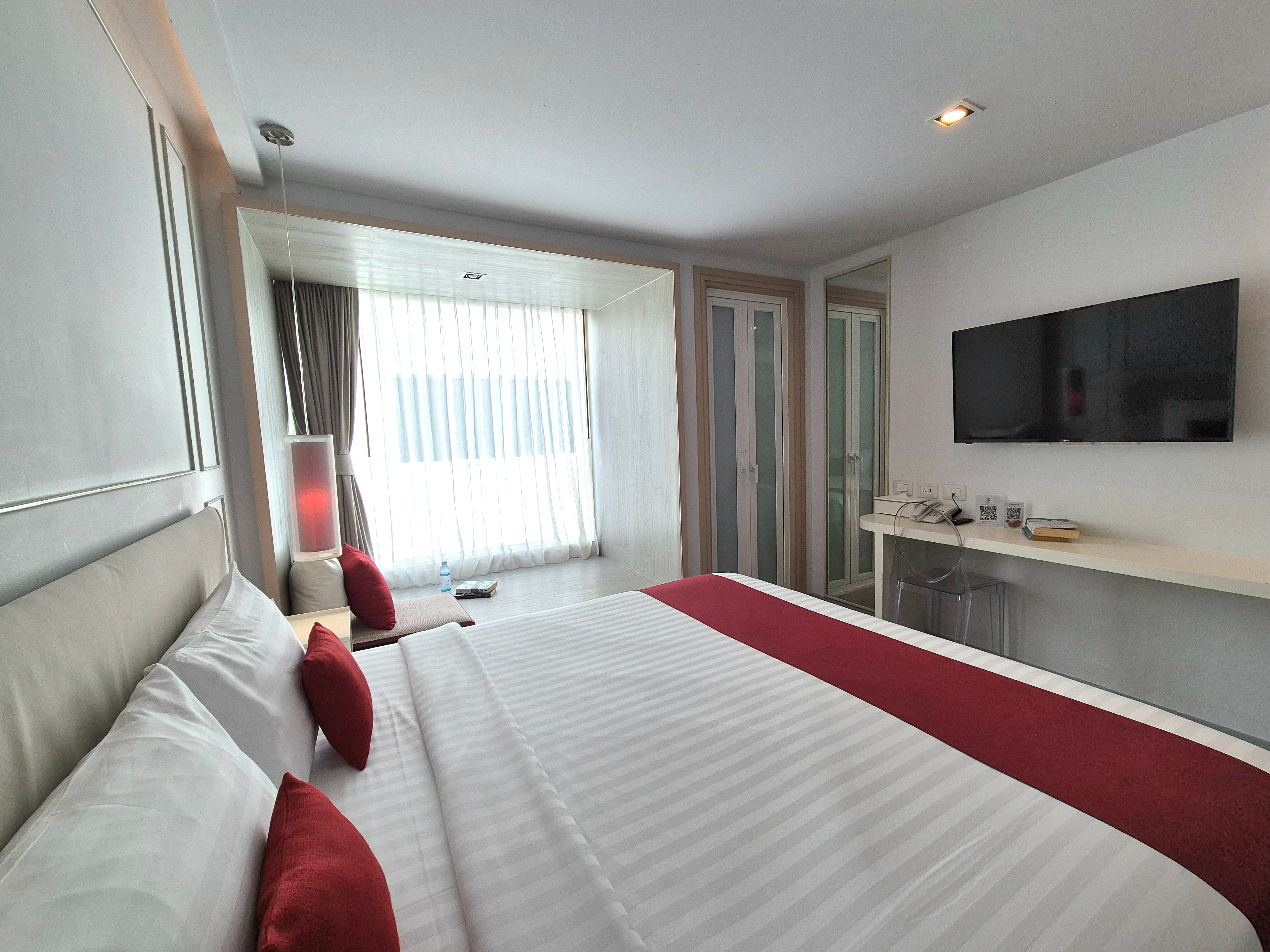 SUPERIOR ROOM