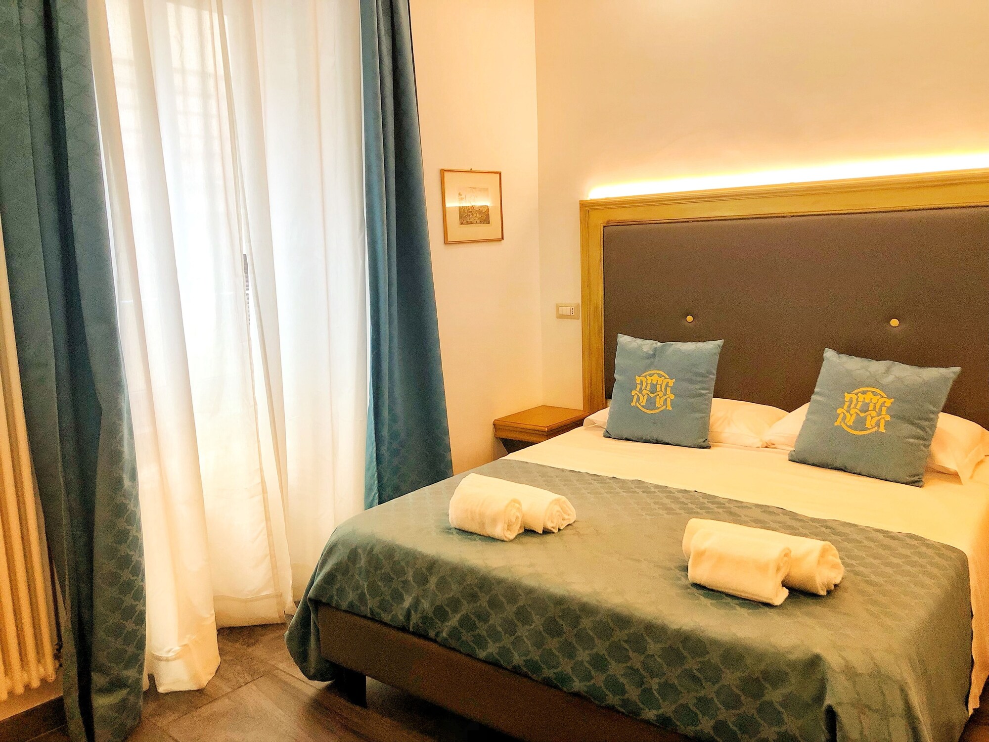 DELUXE, DOUBLE BED