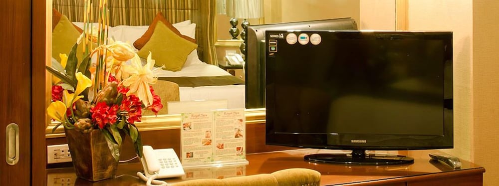 Royal Garden Hotel 12/44