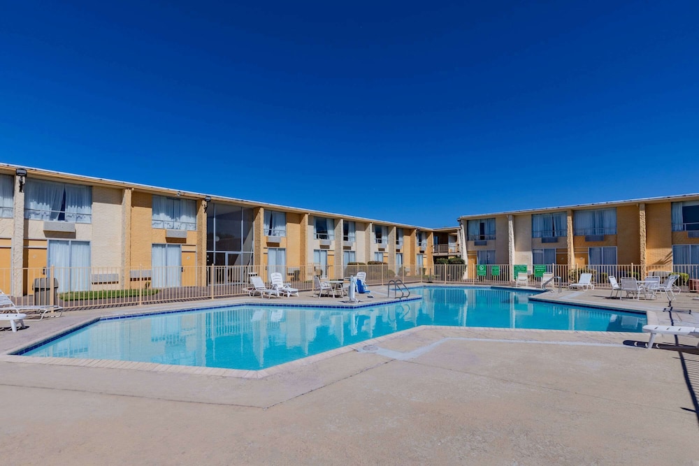 Days Inn by Wyndham Del Rio 52/55