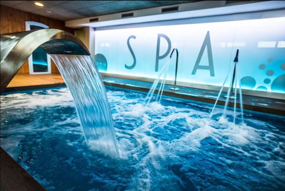 swimming pool spa