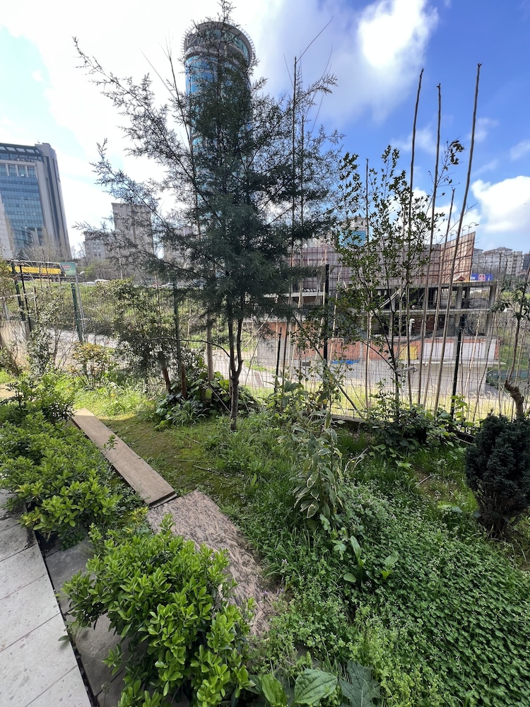 Near Suites Atasehir 20/26