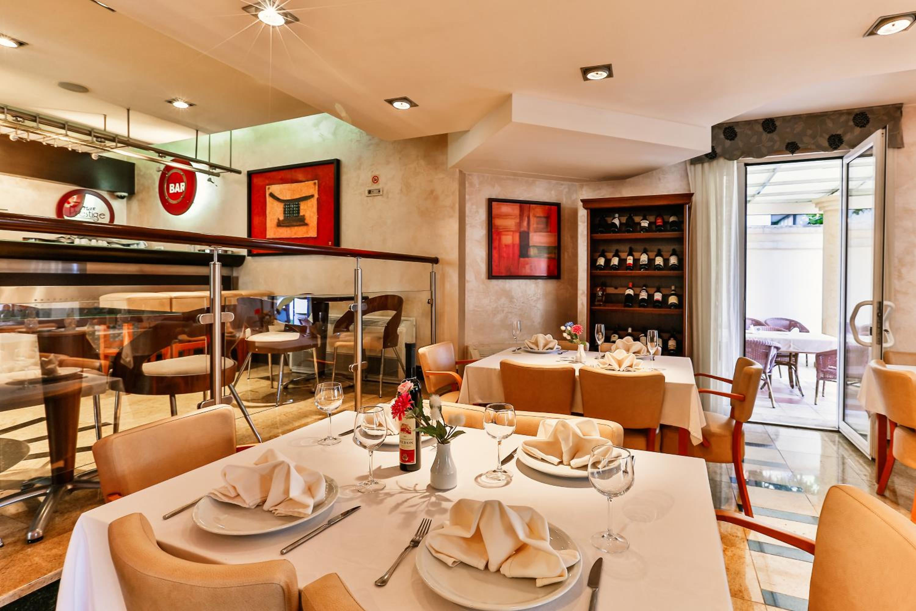 Hotel Max Prestige 33/50