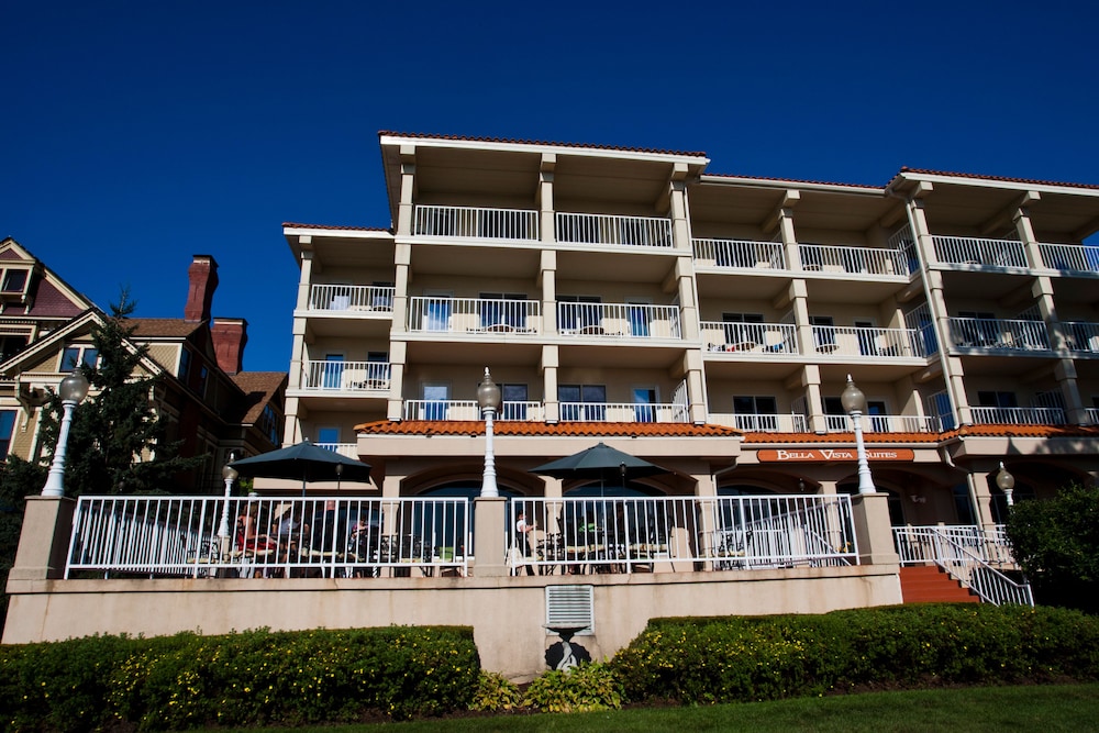 Bella Vista Suites 2/59