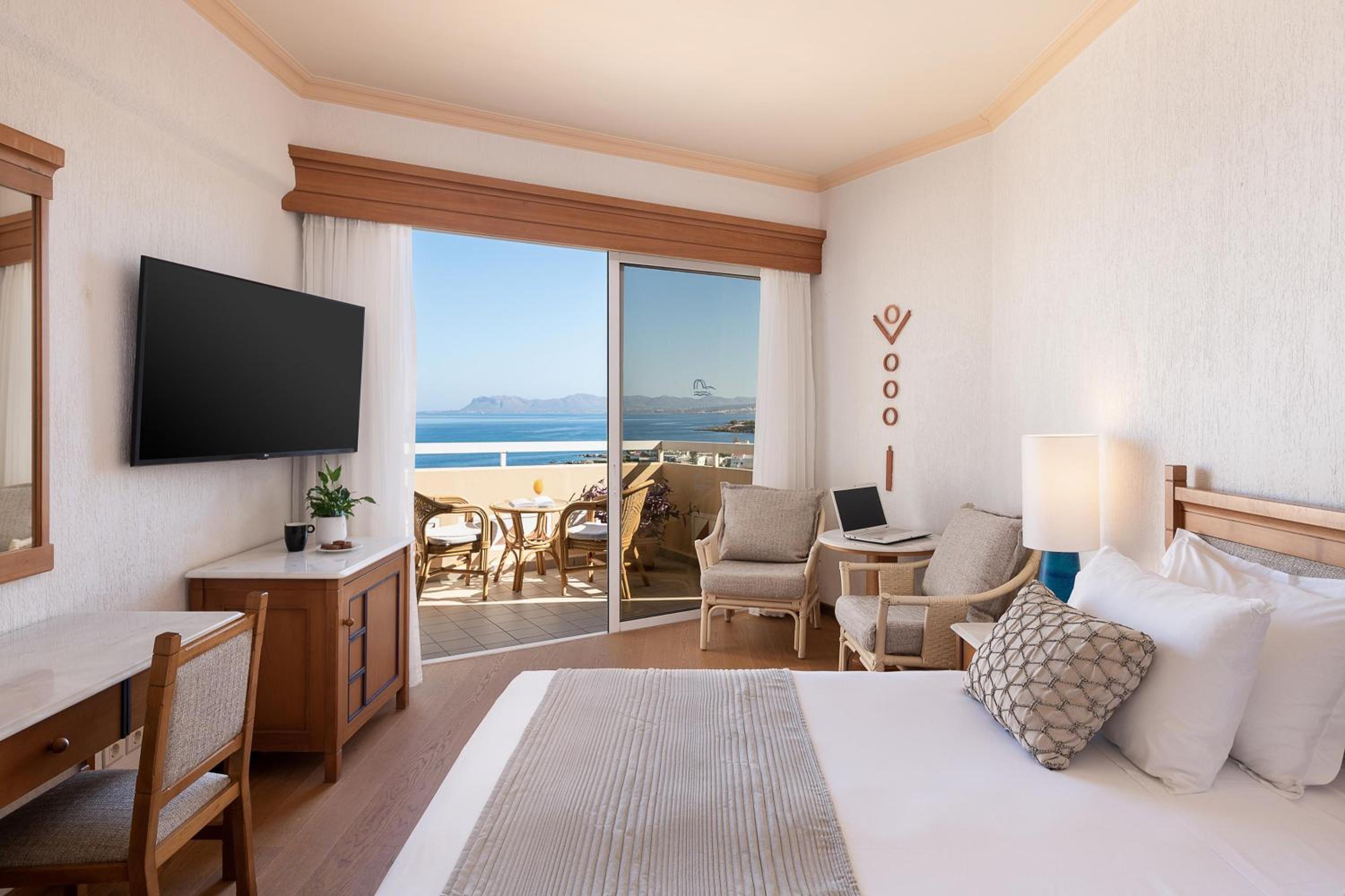 Room, Twin Beds, Lateral Side Sea View