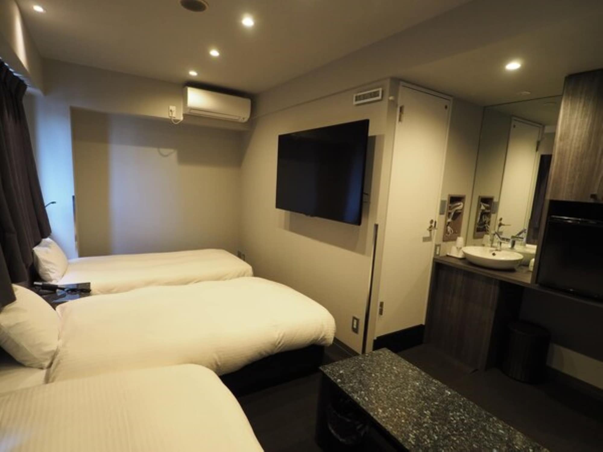 ROOM, TRIPLE