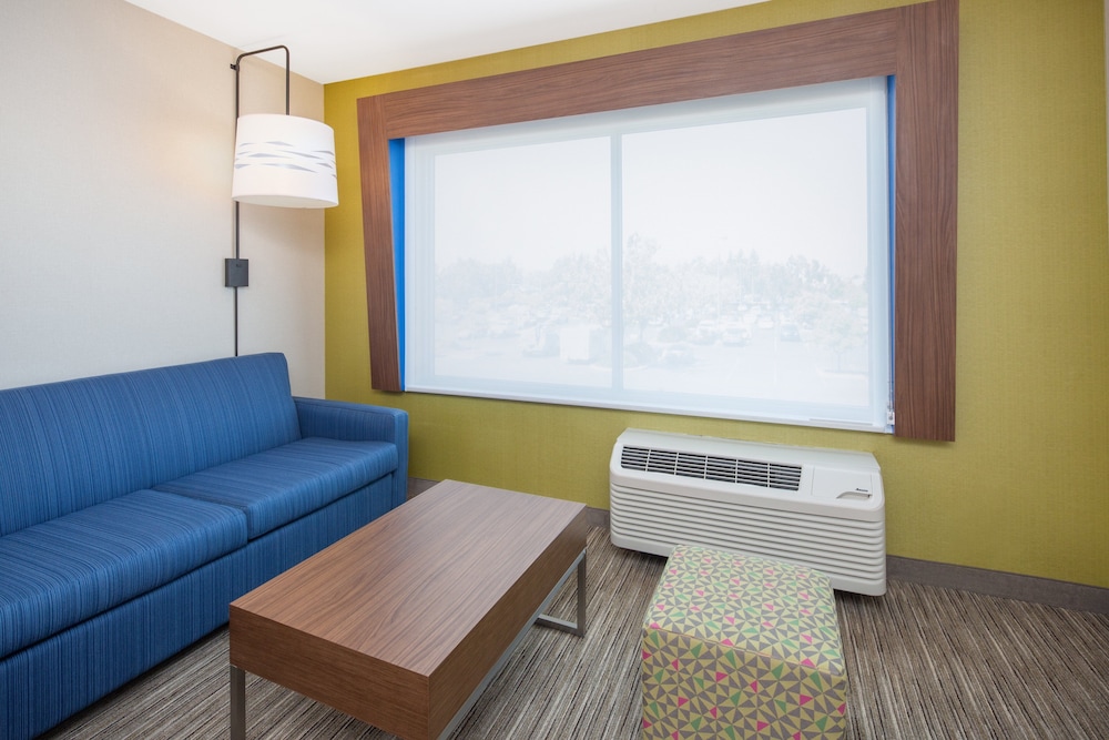 Holiday Inn Express and Suites Chico an IHG Hotel 41/66