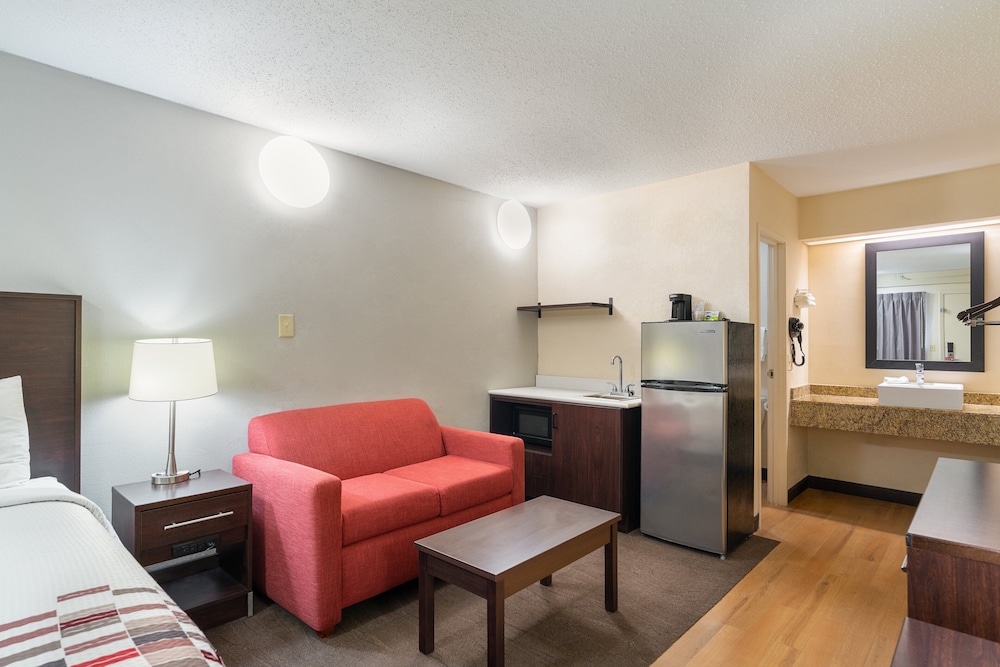 Travelodge by Wyndham Peoria 45/52