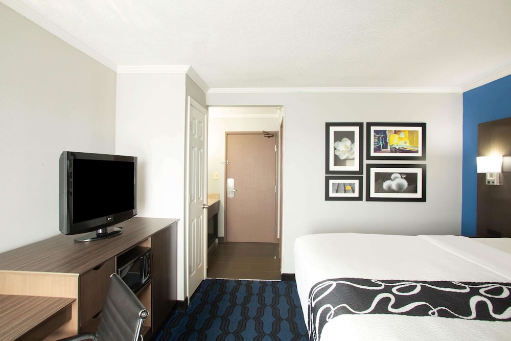 La Quinta Inn St Louis Hazelwood Airport North 31/59