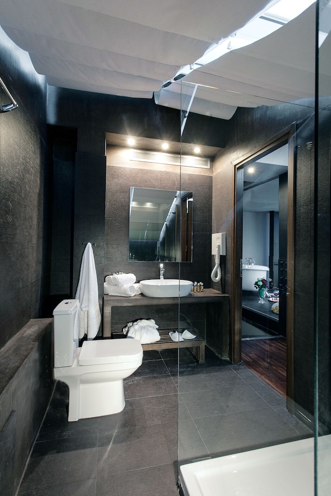 Diamond Suites 49/64