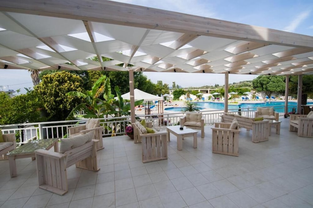 Happy Days Hotel - Adults Only 11/18