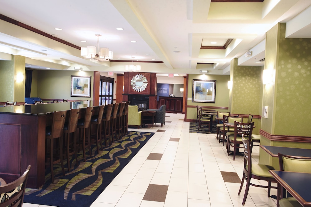 Holiday Inn Express Suites Urbandale Des Moines 47/50