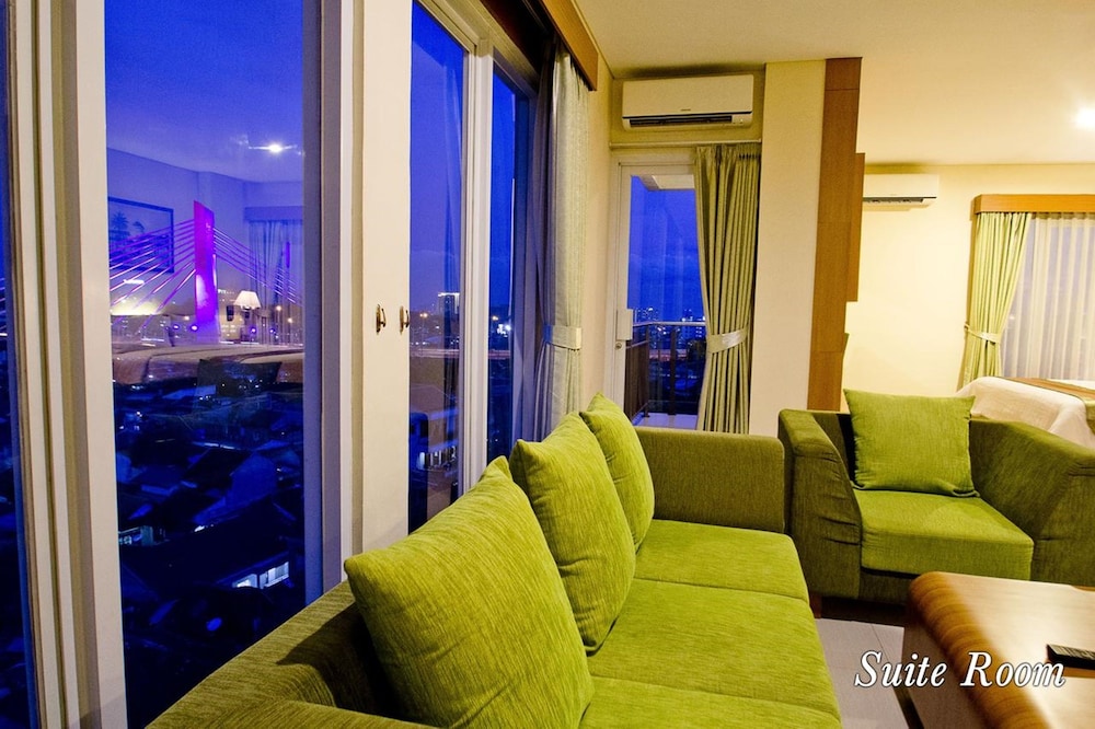 De Batara Hotel 12/15