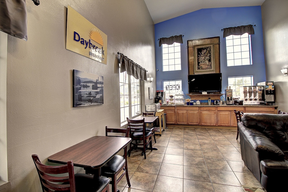 Days Inn & Suites By Wyndham Lolo 25/32