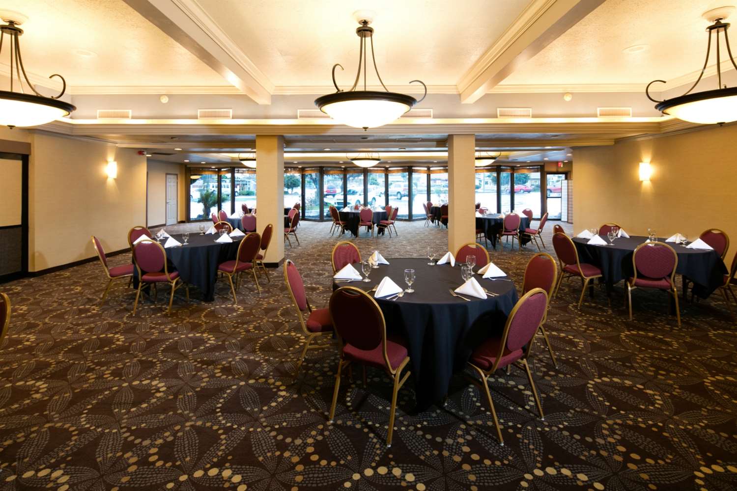 Red Lion Hotel Eureka 26/29