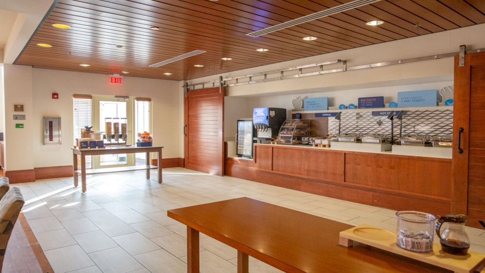 Holiday Inn Express Columbus Airport Easton Ex Four Points By Sheraton Columbus Ohio Airport 2/45
