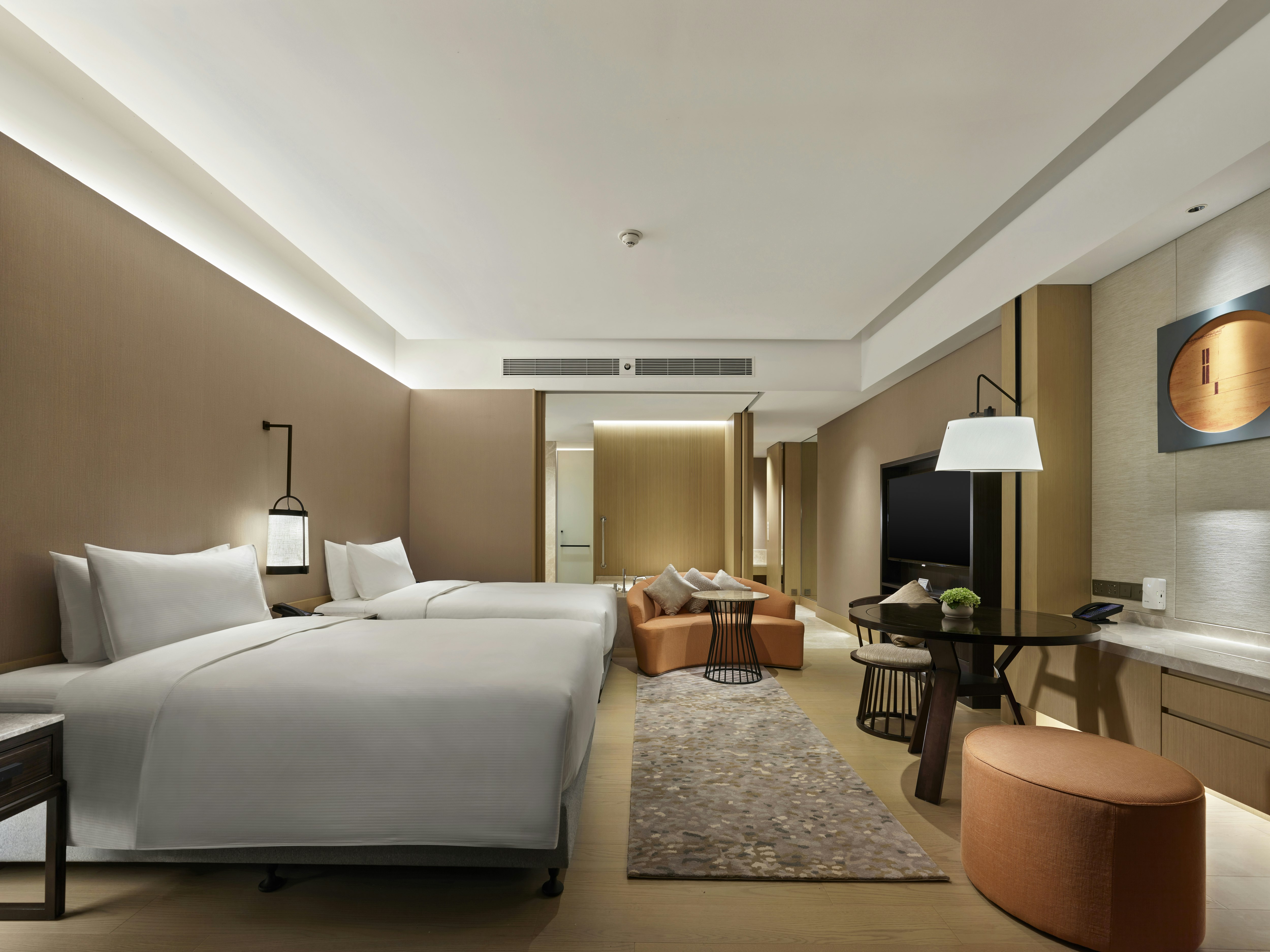 GRAND, PREMIUM, TWIN BEDS, LAKE VIEW