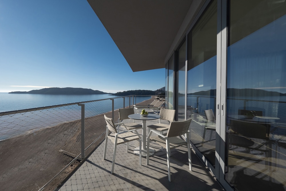 Sea Star Hotel 44/50