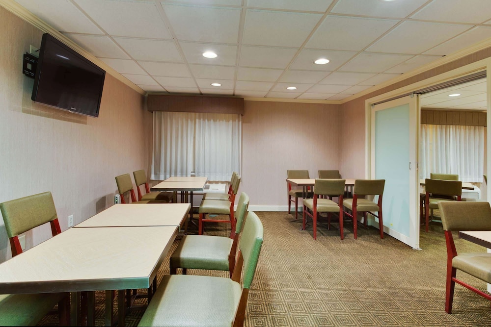 La Quinta Inn & Suites by Wyndham Lakeland East 21/37