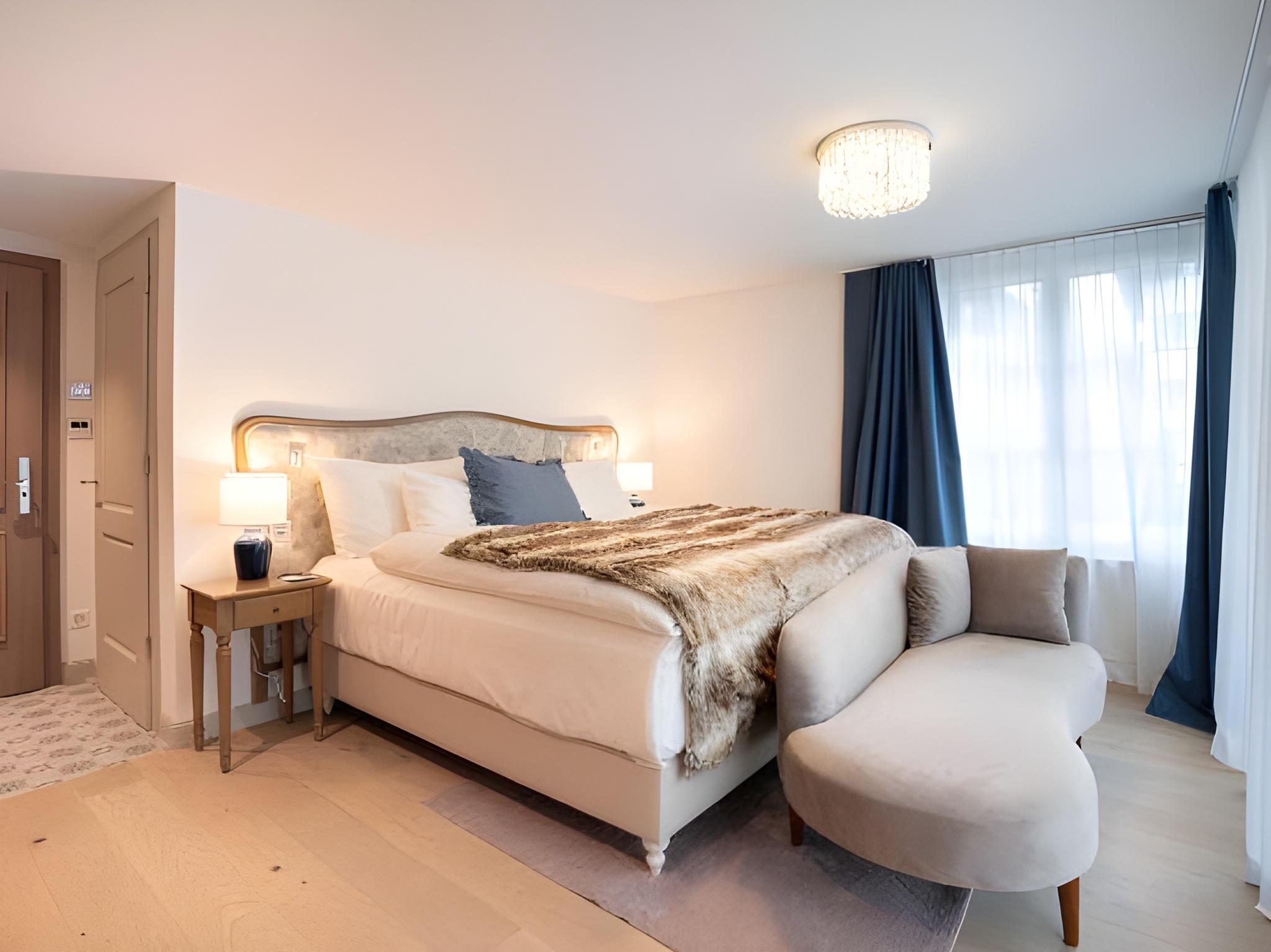 Superior, King Bed, E Tower View, Accessible