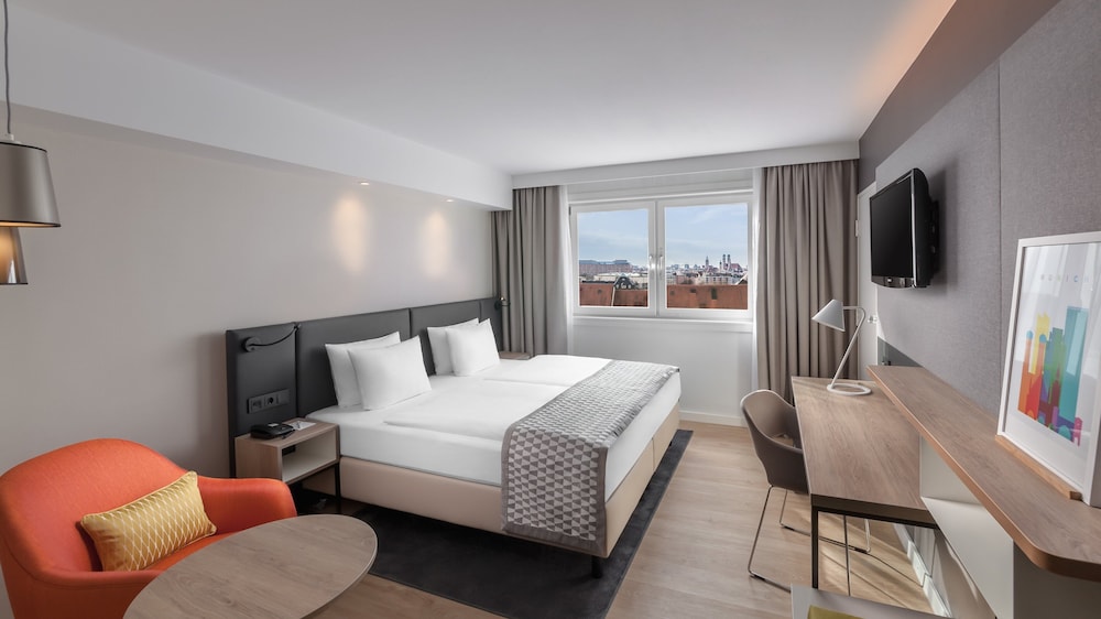 Standard, King Bed, City View