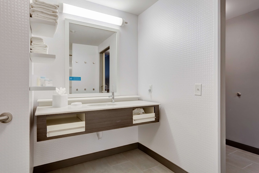Hampton Inn St. Louis Wentzville MO 33/57