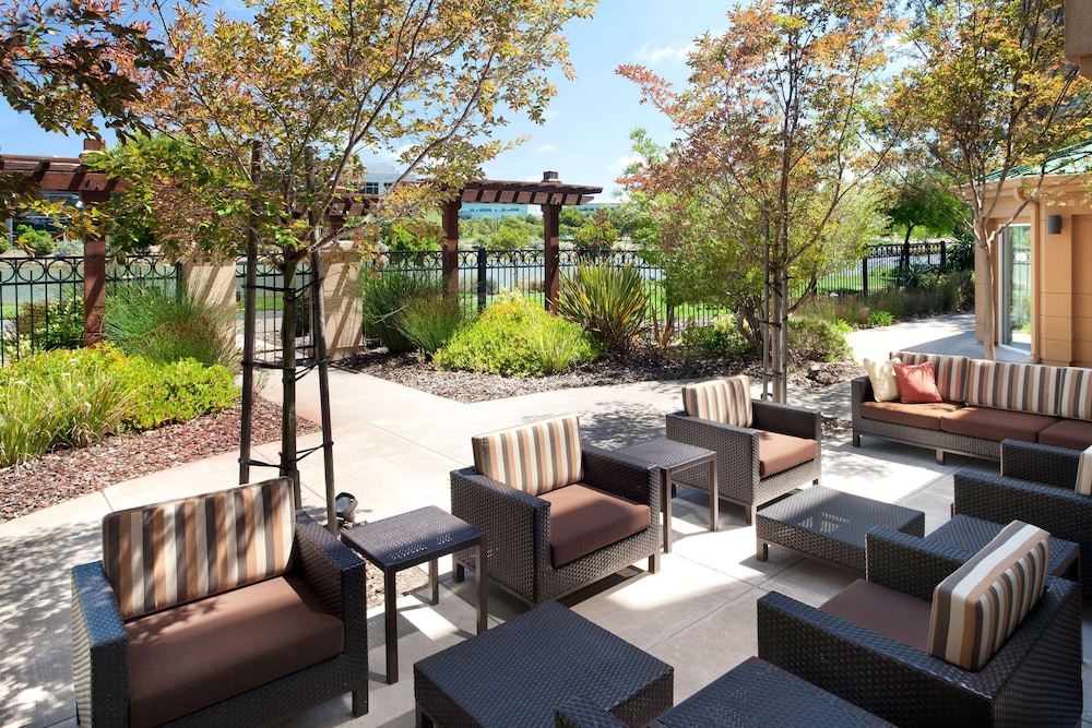 Sonesta Select San Francisco Airport Oyster Point Waterfront 38/67