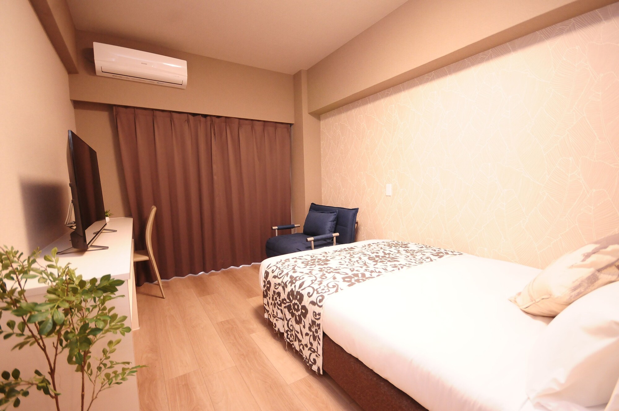 ROOM, DOUBLE BED