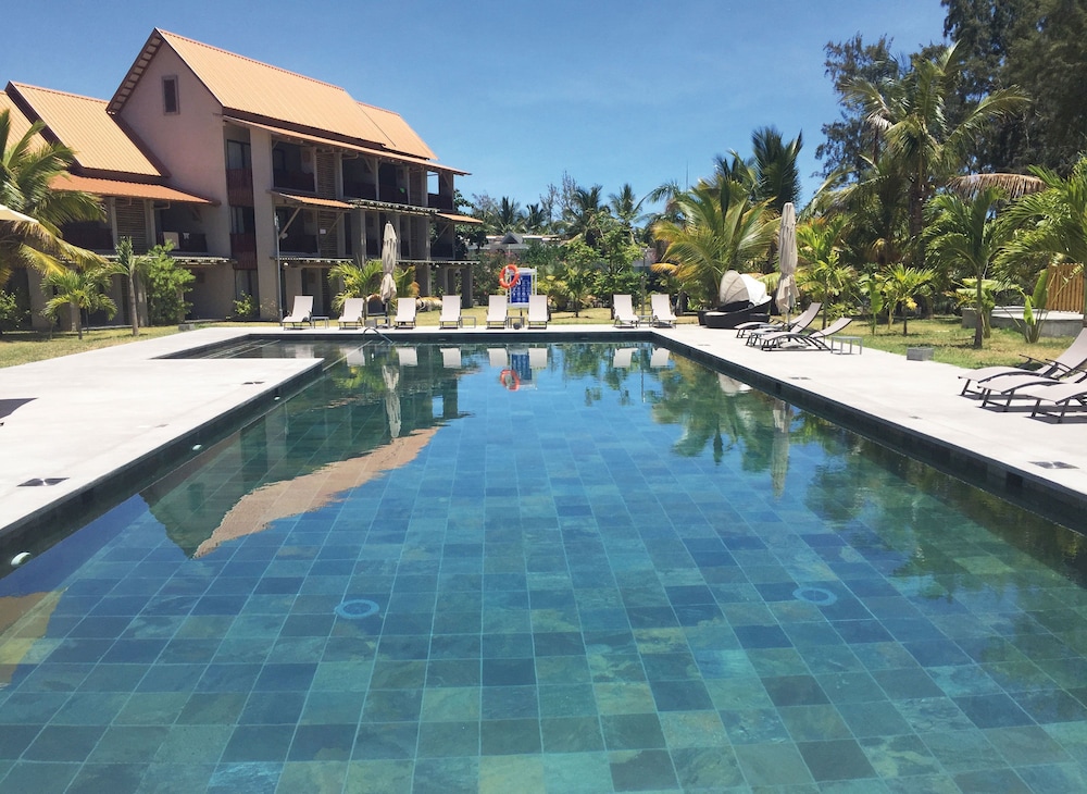Crystals Beach Resort Belle Mare, a member of Radisson Individuals 32/56