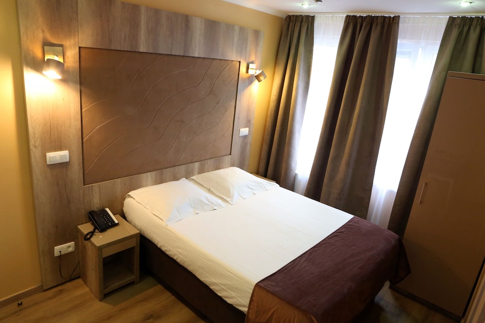 Hotel Phenix 38/74