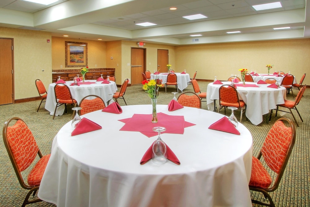 Holiday Inn Express Hotel Suites Las Vegas 50/57