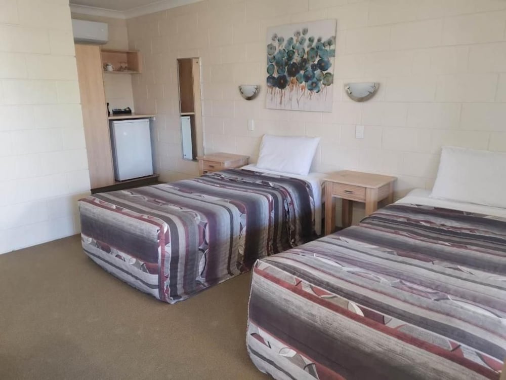 NAMBOUR LODGE MOTEL 7/37