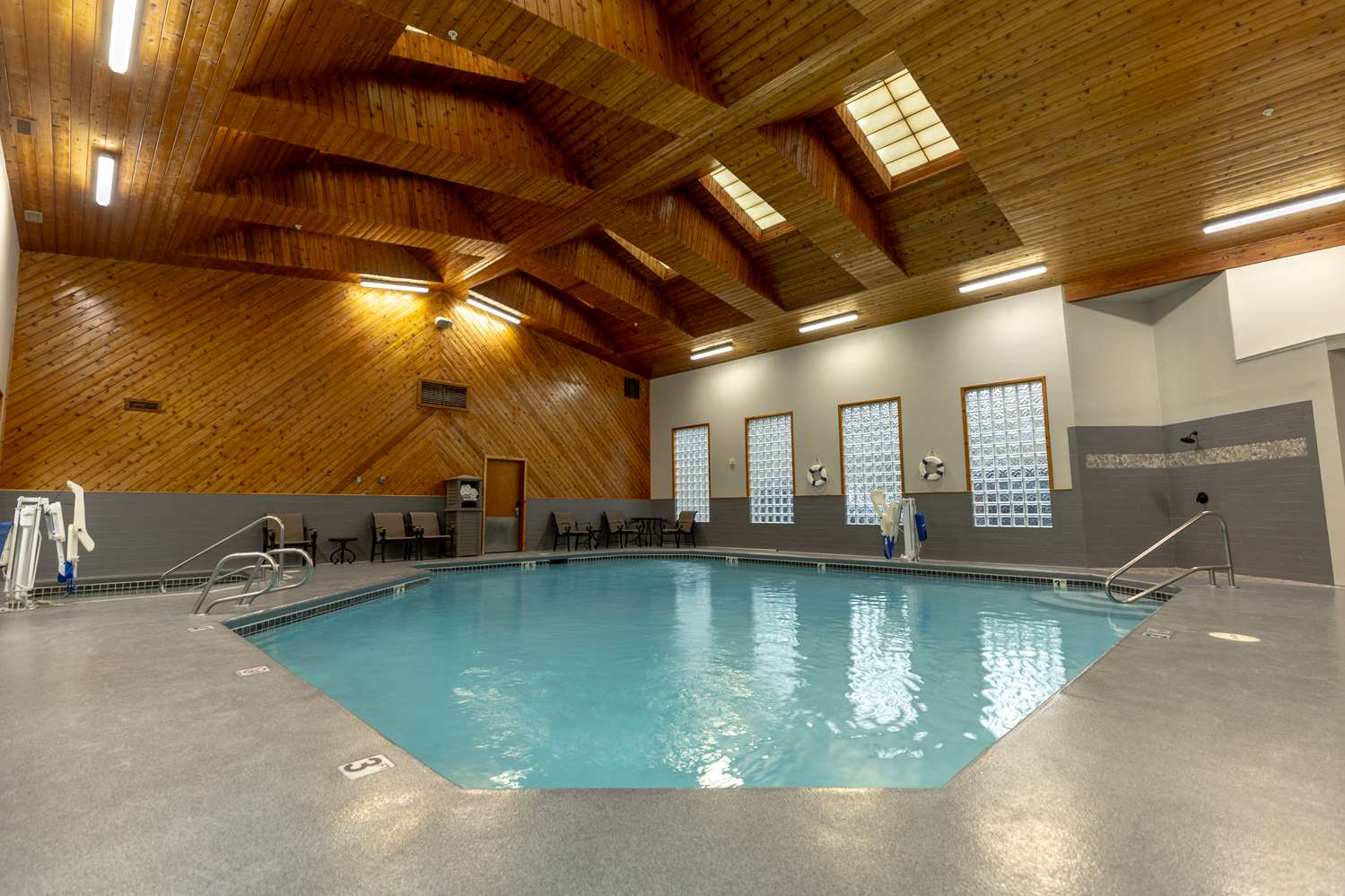 Best Western Lodge At River's Edge 24/43