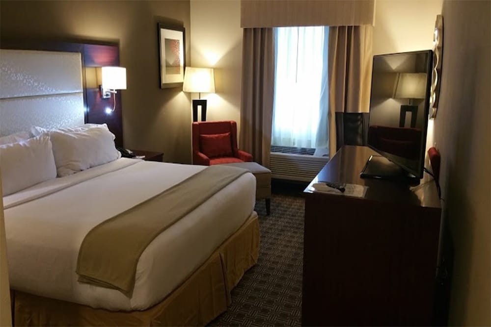 Holiday Inn Express Suites Lantana 24/57